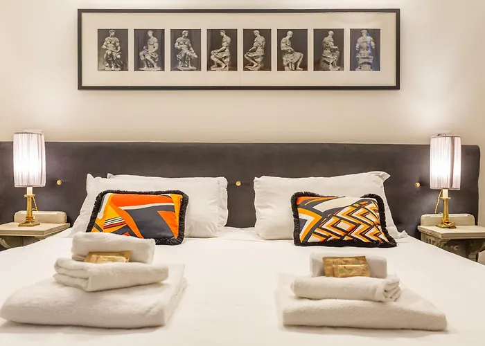 Spanish Steps Deluxe Apartment *