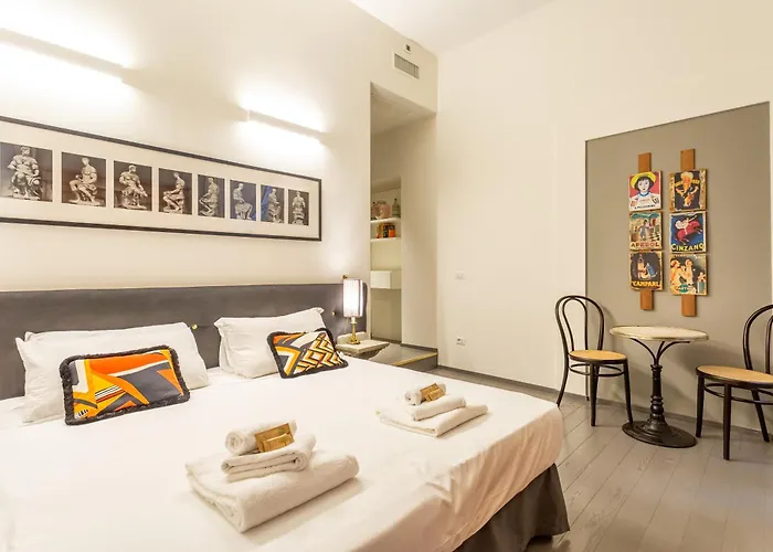 Spanish Steps Deluxe Apartment *