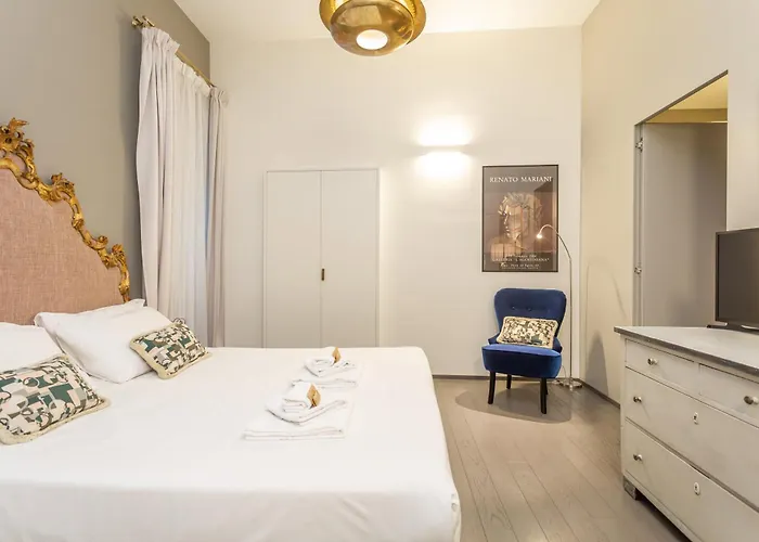 Spanish Steps Deluxe Apartment *