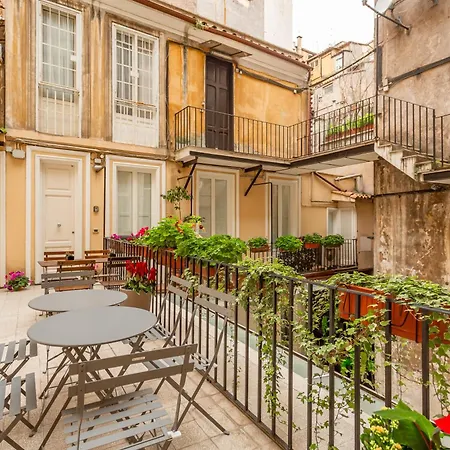 Spanish Steps Deluxe