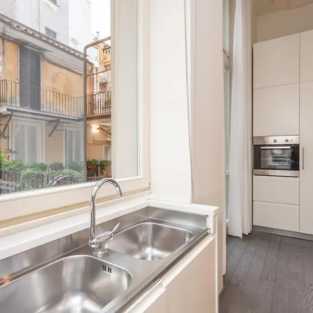 Spanish Steps Deluxe Διαμέρισμα
